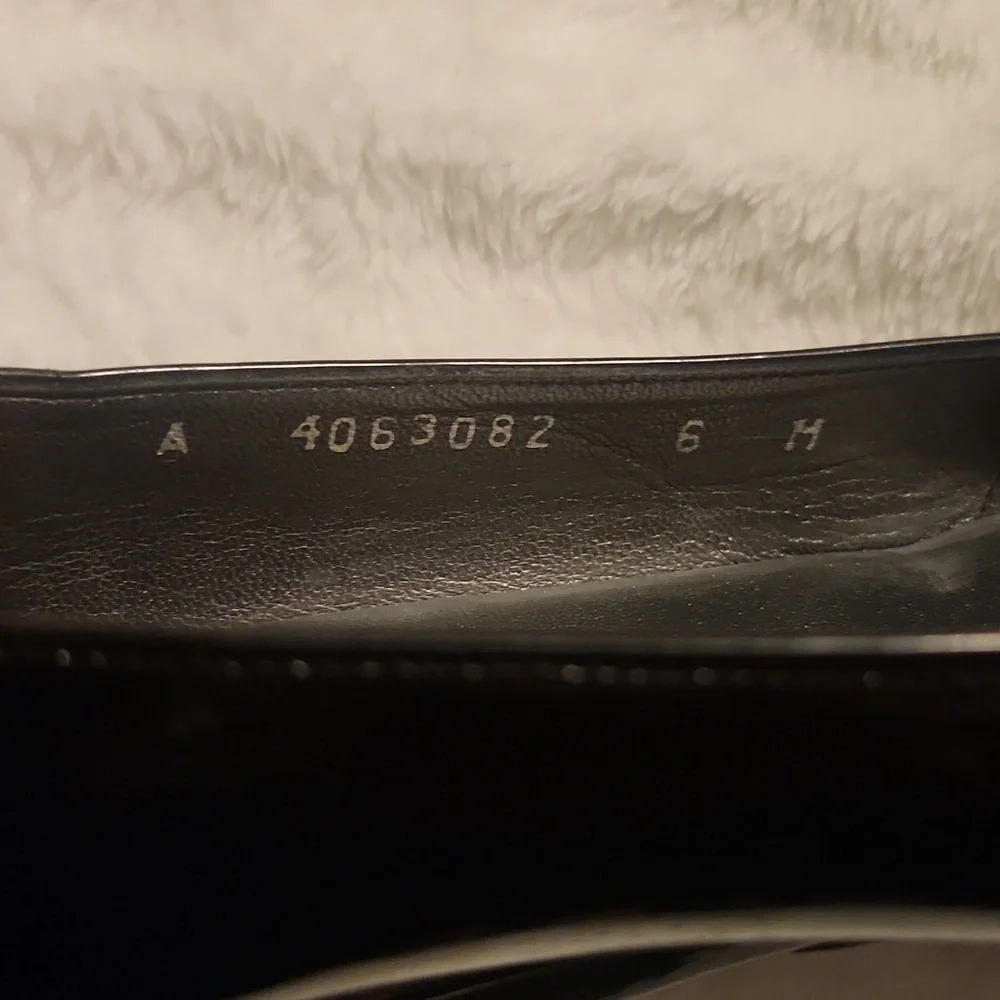 Stuart Weitzman size 6m